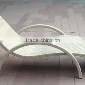 Anti-UV Easy Keep French Woven Rattan Sun Bed thumbnail-1