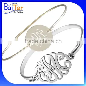 Customizable Engraved Circle Round Charm Engraved Initial Monogram Bangle Bracelet Wholesale thumbnail-1