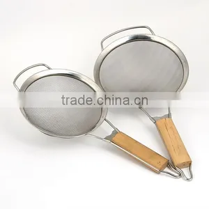Stainless Steel Kitchen Strainer With Long Wood Handle thumbnail-5