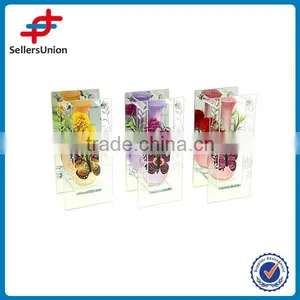 Flower Design Glass Vase thumbnail-1