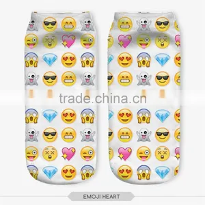 2016 Wholesale Custom 3d Cartoon Tube Emoji Sock thumbnail-4