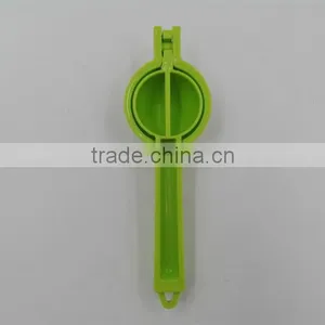 High Quality Plastic Kitchen Garlic Press thumbnail-1