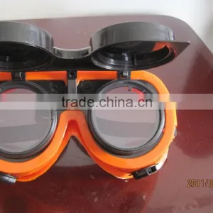 2016 Green Welding Goggles Flip-up Lens Economic PC Lens Eye Protection Welding Goggle for Sales thumbnail-2