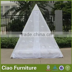Outdoor Arabian Style Sun Bed Rattan Daybed With Gauze Shade thumbnail-3