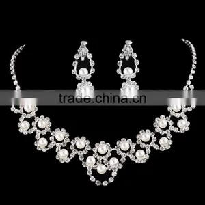 Fashion Rhinestone And Crystal Wedding Decoration Pearl Bridal Jewelry Set thumbnail-1