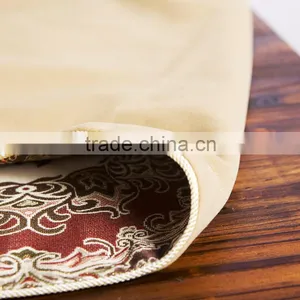 Plus 25 Matching Coral Satin Organza Table Runners thumbnail-4