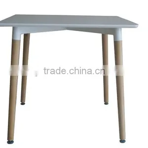 Wooden &plastic Table thumbnail-1