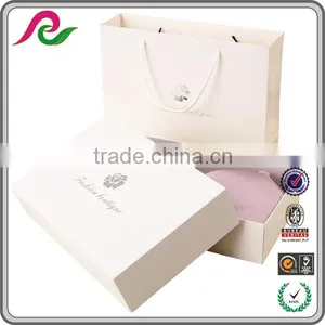 White Folding Hand Bag Folding Paper Box With Logo Foil for Underwear Packing thumbnail-1