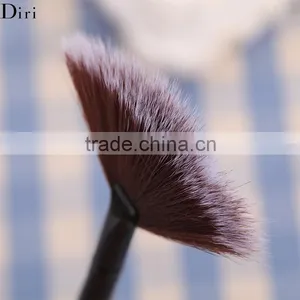 Black Fan-Shaped Handle Facial Brush Skin Care Makeup Tool Facial Concealer Makeup Brush thumbnail-3