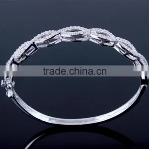 Factory Price Banquet Jewelry for Women Elegant Design Classic Setting CZ Bangle thumbnail-4