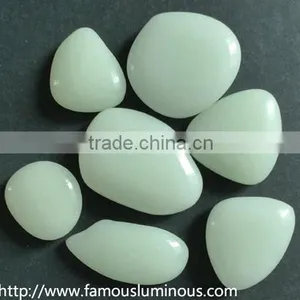 Glow in the Dark Garden Stone thumbnail-2