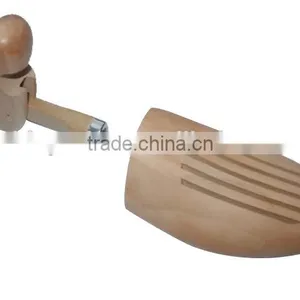 Gentlemen Adjustable Cedar Shoe Tree thumbnail-1