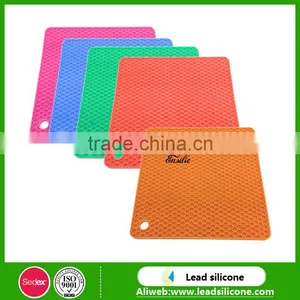Custom Heat Resistant Honeycomb Shape Silicone Table Mat thumbnail-1