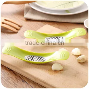 Plastic Garlic Crusher thumbnail-2