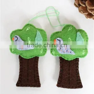 2017 Partridge in a Pear Tree Felt Hanging Decor Made in China thumbnail-1