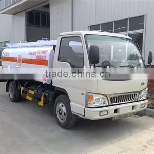 JAC Hot Sale 4*2 Small Oil Truck thumbnail-2