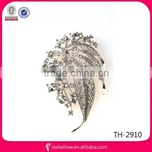 Maple Leaf Rhinestone Silver Brooch for High-end Garment Decoration thumbnail-1