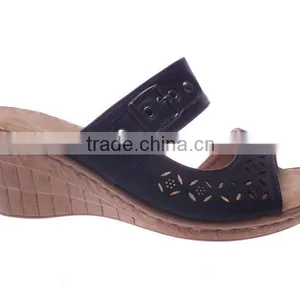 New Design Slippers With Wood Grain Wedge and Rivets Buckle Decoration thumbnail-1