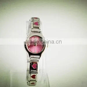 Love Shaped Strap New Stylish Dial Trendy Ladies Watch thumbnail-1