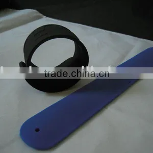 Debossed Silicone Bracelet With Metal thumbnail-1