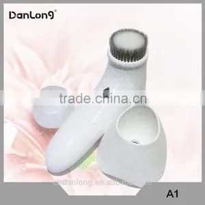 Vibrating Facail Cleansing Brush Battery Operated Face Massager thumbnail-3