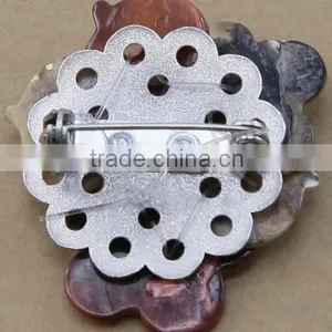Flower Shaped Shell Brooch thumbnail-4