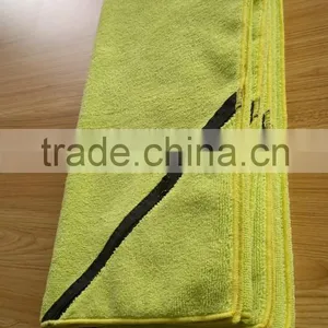 Super Sweat Absorbent Microfiber Gym Towel With Zip Pocket thumbnail-2