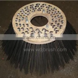 Wire Gutter Brush With Wooden Plate thumbnail-1
