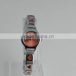 Love Shaped Strap New Stylish Dial Trendy Ladies Watch thumbnail-2
