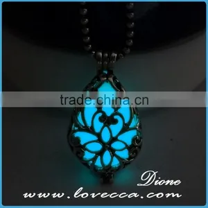 Vintage Antique Bronze Shell Copper Luminous Crystal Necklace thumbnail-4