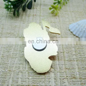 2016 Wholesale Custom Lapel Pin Qatar National Day Magnetic Badge thumbnail-2
