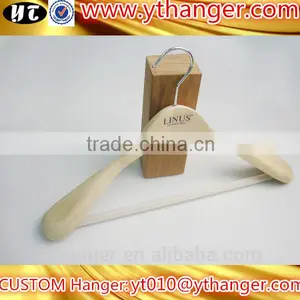 YY0530 Supplier Bulk Wide Shoulder Flat Wood Clothes Hanger Hotel Wooden Hanger thumbnail-2