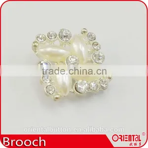 Fancy Designer Metal Brooch With Rhinestone Decoration thumbnail-5