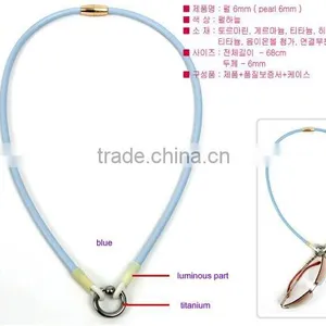Titanium Glasses Necklace thumbnail-1