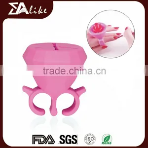 Clear Acrylic Rubber Silicone Wearable Nail Polish Bottle Holder thumbnail-1