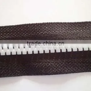 5# Plastic Resin YKK Teeth Zipper Open End Zipper New Style Zipper Coate Zipper thumbnail-2
