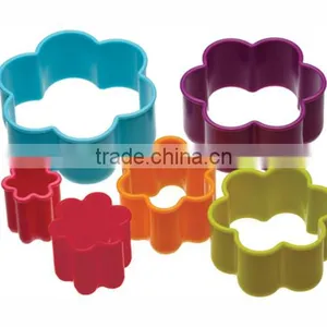 6 Pcs Flower Shape Colorfull Plastic Cookie Cutter thumbnail-1