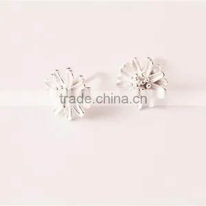 Gold and Silver Sterling Silver Tiny Daisy Stud Earring Jewlery for Bridesmaid Gifts thumbnail-2