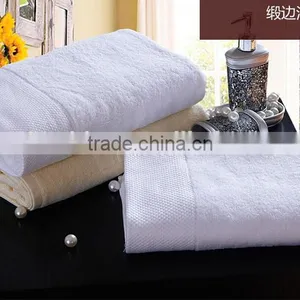 Luxury Hotel Towel Sets Custom Embroidery Logo Cheap White Bathroom Towels thumbnail-4