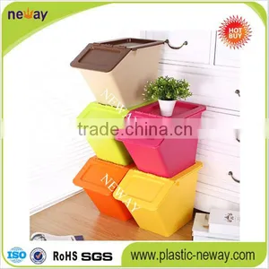 Household Plastic Storage Box With Lid thumbnail-1
