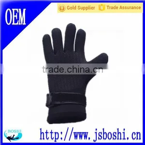 Stretchy 3MM Neoprene Swimming Glove thumbnail-6