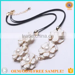 2016 Elegant 9-10mm Freshwater Pearl Flower Necklace thumbnail-2