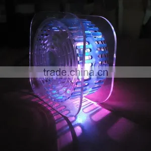 Factory Directly Supplying Table Metal Fan Blade Usb Mini Desk Fan thumbnail-3