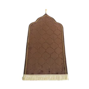 Decorative Use Mosque Carpet in Customized Muslim Prayer Mat thumbnail-2