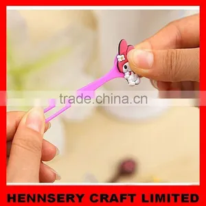 Customized Shape and Logo Soft Pvc Rubber Custom Headphone Cord Cable Winder thumbnail-1
