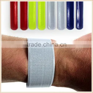 A PAIR OF HIGH-VIZ KIDS REFLECTIVE SLAP SNAP BANDS FLUORESCENT SAFETY STRAPS thumbnail-1