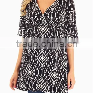 BLACK WHITE PRINTED OPEN BACK MATERNITY/NURSING TOP thumbnail-1