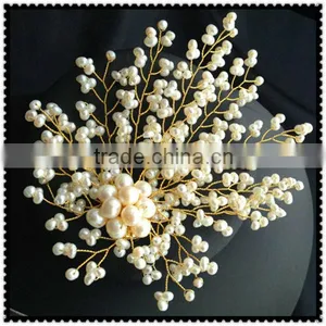Elegant Pearl Brooches for Wedding Invitation thumbnail-1