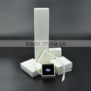 High End White Paper Gift Packaging Box for Jewels Set thumbnail-1
