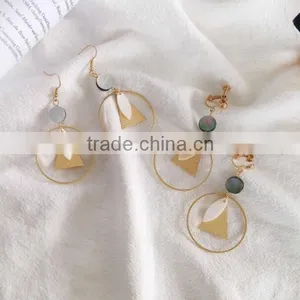 Zm35142a Summer Simple Women Clip on Statement Earrings New Design Shell Hoop Earrings thumbnail-3